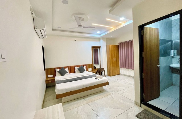 Hotel Shree Nakoda Paradise - Ujjain