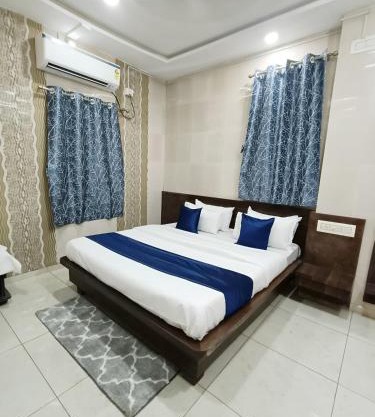 Hotel Shree Nath - 200 Meters from Dwarkadhish Temple