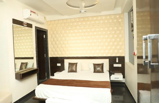 Hotel Shreenath Ashray