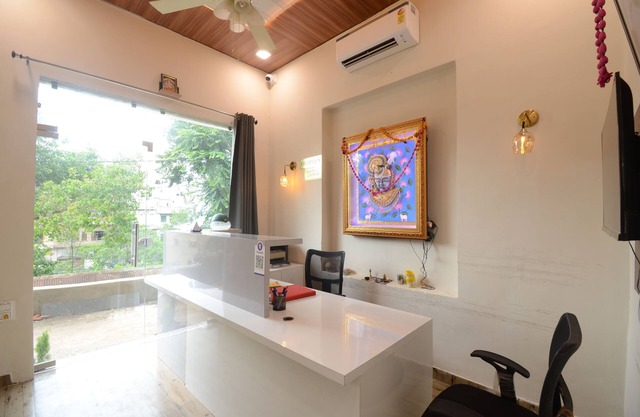 Hotel Shri Dhwaja Inn