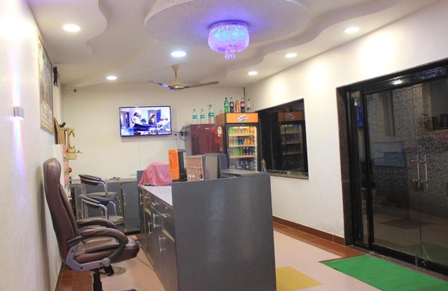 Hotel Shri Radhe