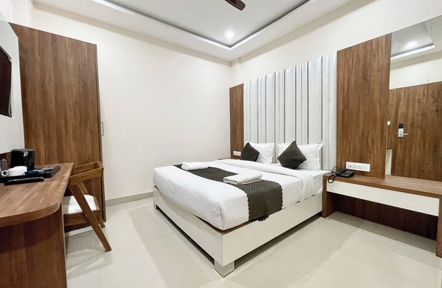 Hotel SRK - near Temple