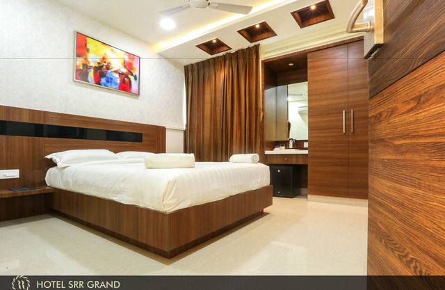 Hotel SRR Grand