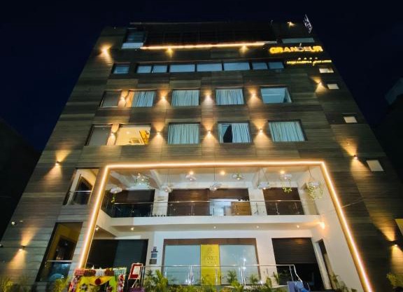 Hotel SS Grandeur
