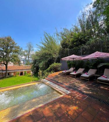 Hotel-style house with Jacuzzi in Valle Centro