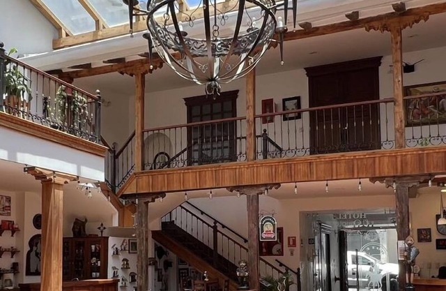 Hotel & Suites El Quijote