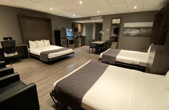 Hotel & Suites Le Dauphin Drummondville