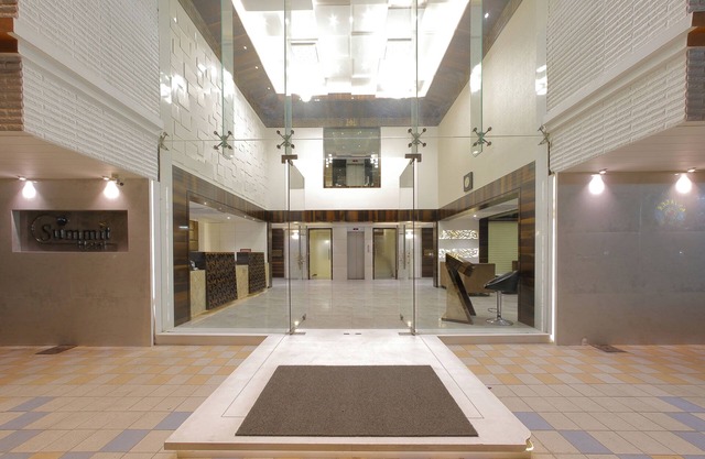 Hotel Summit