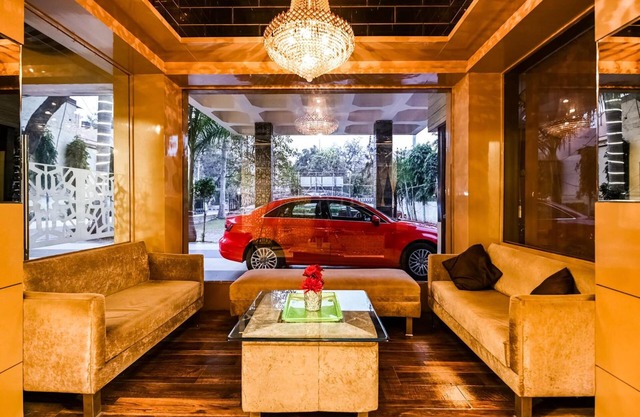 Hotel Surpin Palace