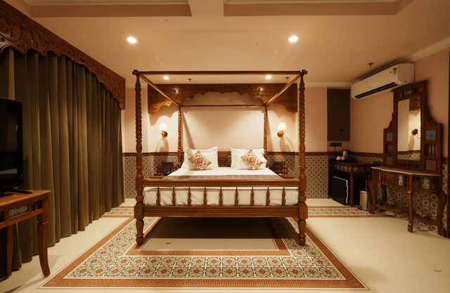 HOTEL SURYA PALACE