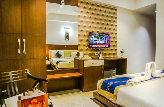 Hotel Taj Heights