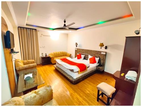 HOTEL THE - M00N -Near Mall Road - Naini Lake with #LIFT #Free Parking #Restaurant #Wi-Fi Facilities Available - Best Nainital Luxury Hotel