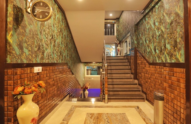Hotel The Montreal Near by Dal Lake