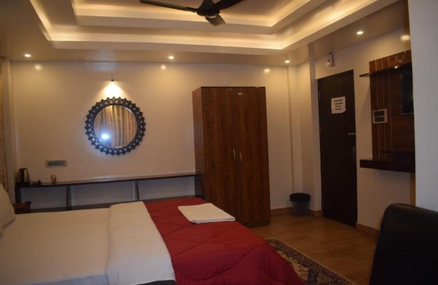 HOTEL THE PRIMIUM ( RASHIK BANGALI )