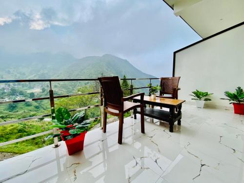 Hotel The SSB - Property of the Year ! Luxury Balcony Rooms ! Mountain View ! Rooftop Cafe ! Big Parking !