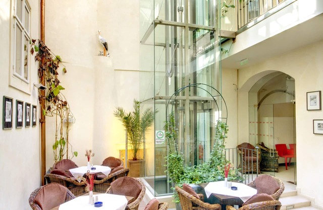 Hotel Three Storks