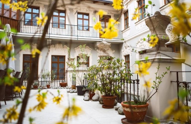 Hotel U Zlateho Jelena