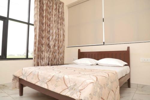 Hotel Ujwal Pure Veg Family Restaurant and lodging