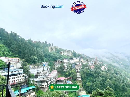 HOTEL USHA PALACE ! MUSSOORIE होटल उषा पैलेस ஹோட்டல் உஷா பேலஸ் હોટેલ ઉષા પેલેસ ਹੋਟਲ ਊਸ਼ਾ ਪੈਲੇਸ near mall road hotel-with-mountain-view Spacious-Room-with-wi-fi-and-Parking-availability, best hotel in Mussoorie - 2