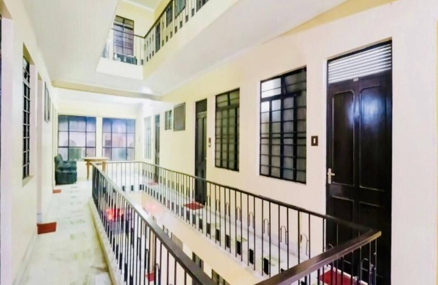 Hotel Vashistha