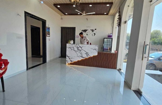 Hotel Virat palace