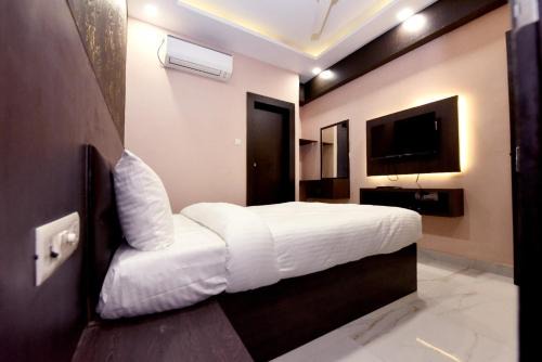 Hotel VK Inn, Near Prayagraj Junction