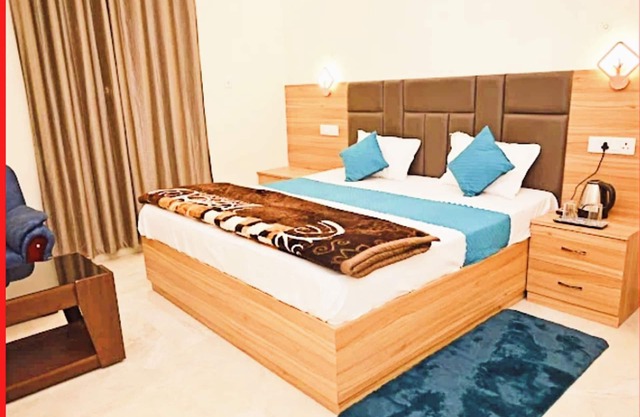 Hotel Vrindavan Palace Ayodhya