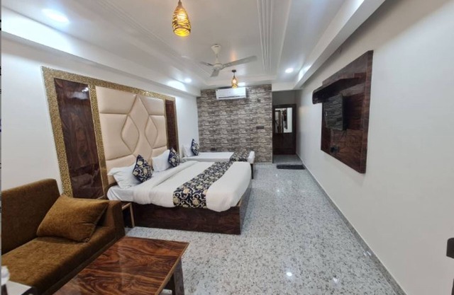 Hotel Vrindavan Palace