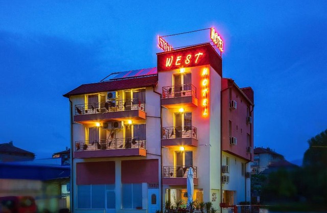 Hotel West