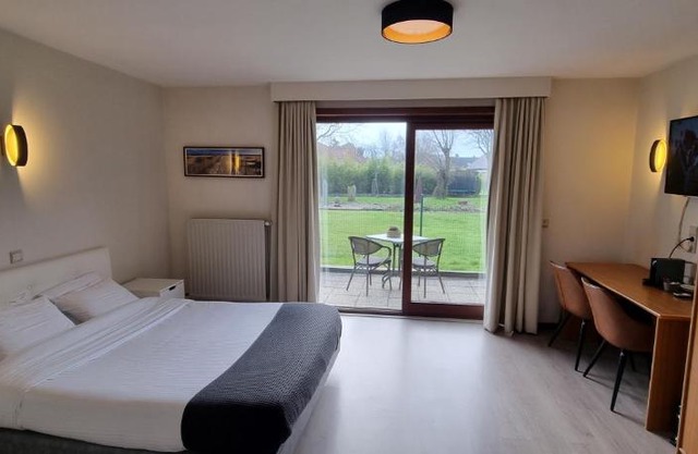 Hotel Westendia and Free Parking Top Breakfast