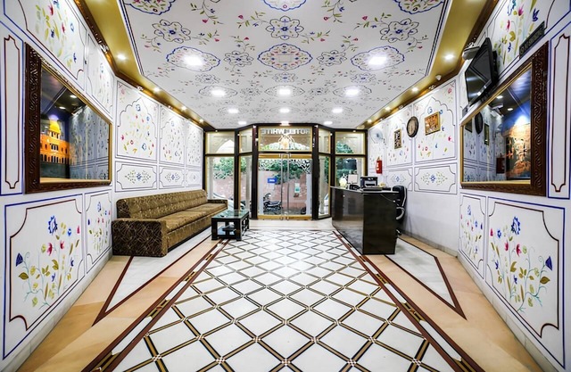 Hotel White Palace