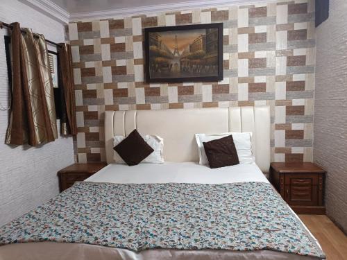 Hotel White Palace,Nizamuddin Railway Station