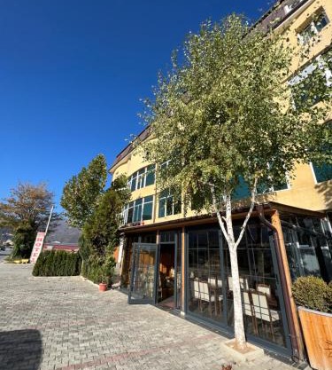 Hotel Yal Restaurant