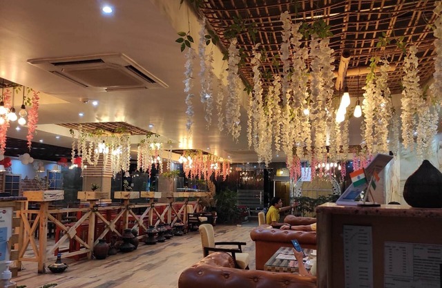 HOTEL YUGANTAR & BANQUETS