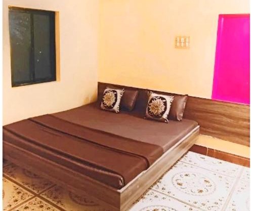 Hotel Yuvraj AC OR NON AC BOTH ROOM Dwarka Gujrat