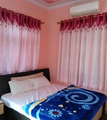 Hotel zamarrud palace