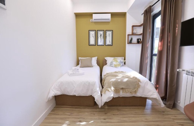 hotelise I Sunflower Studio