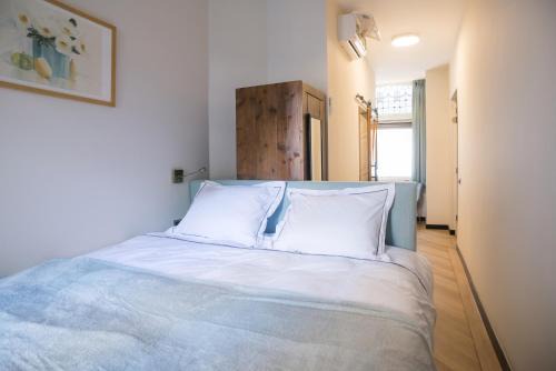 Hotspot Location, Wifi, Bed En Koffie Harmony