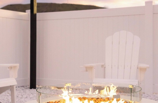 Hot Tub-Fire Pit-Outdoor Dining-EV Charger