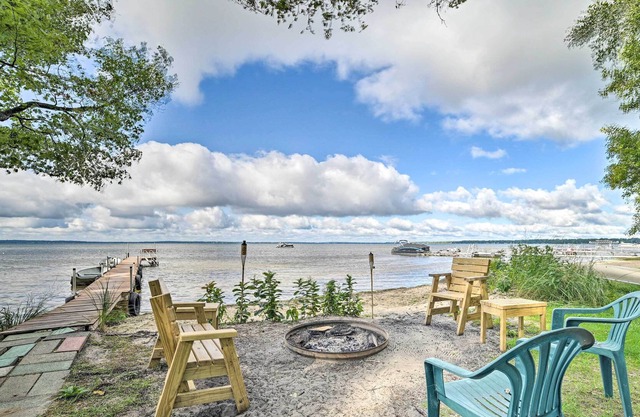 Houghton Lake Cabin w/ Great Outdoor Space!