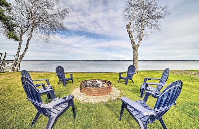 Houghton Lake Cottage w/ New Private Deck!