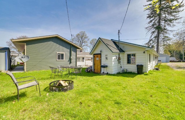 Houghton Lake Cottage - Central Location!