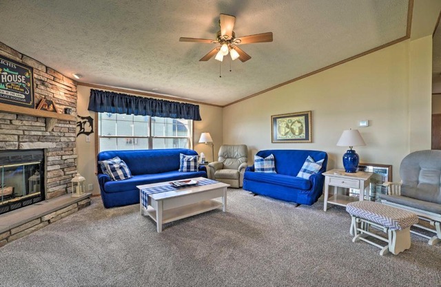 Houghton Lake House with Fire Pit - 2 Mi to Trails!