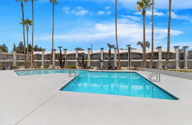 Hourglass Hotel, Ascend Hotel Collection