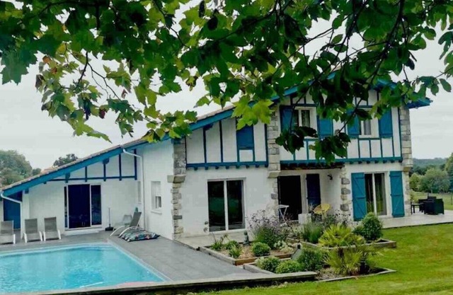 Casa 10 personas idealmente ubicadas entre mar y montaña