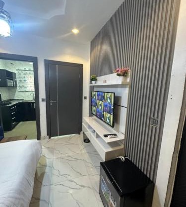 House 14 Mini