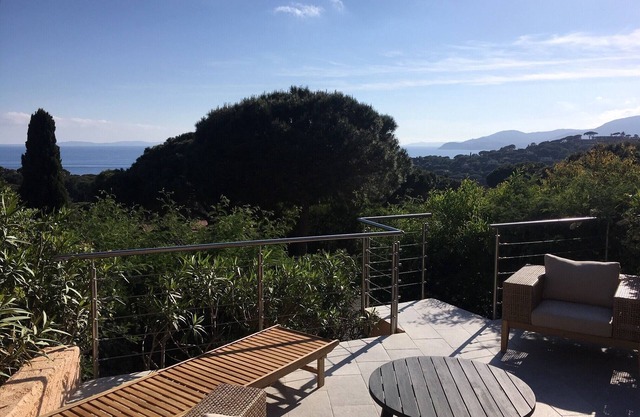 Casa a 2 pasos de Ramatuelle con vista al mar de 180 grados, la playa a pie