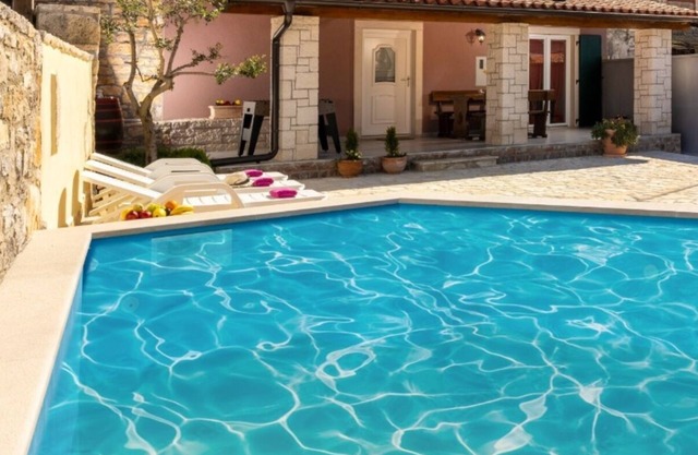 House 2214/63807 (Istria - Butkovići), 15000m from the beach