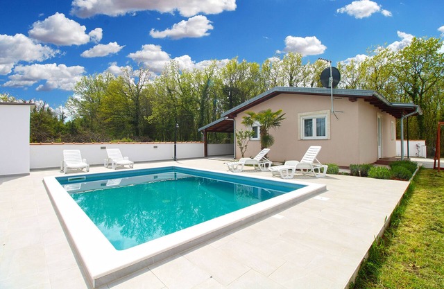 House 2233/68573 (Istria - Vodnjan), 10000m from the beach