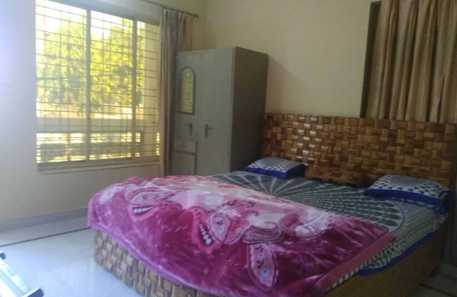 CASA, 3 HABITACIONES DOBLES PRIVADAS CON BAÑO Y COCINA